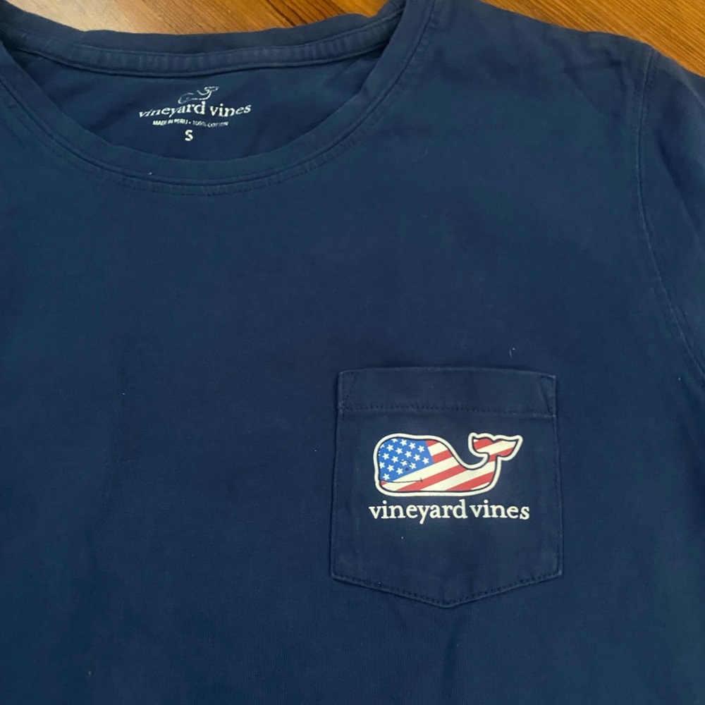 vineyard vines t shirt 🇺🇸